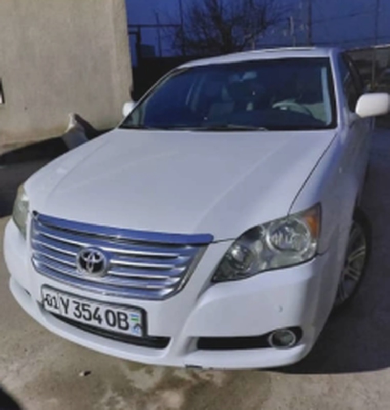 Передний Бампер от Toyota Avalon 2006